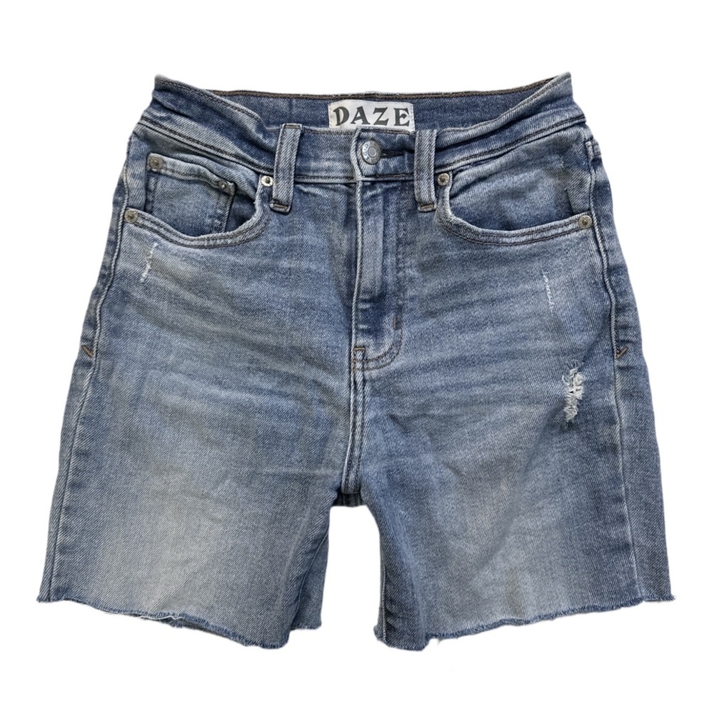 DAZE women's lightwash faded + distressed high rise 5" denim shorts, 25.
